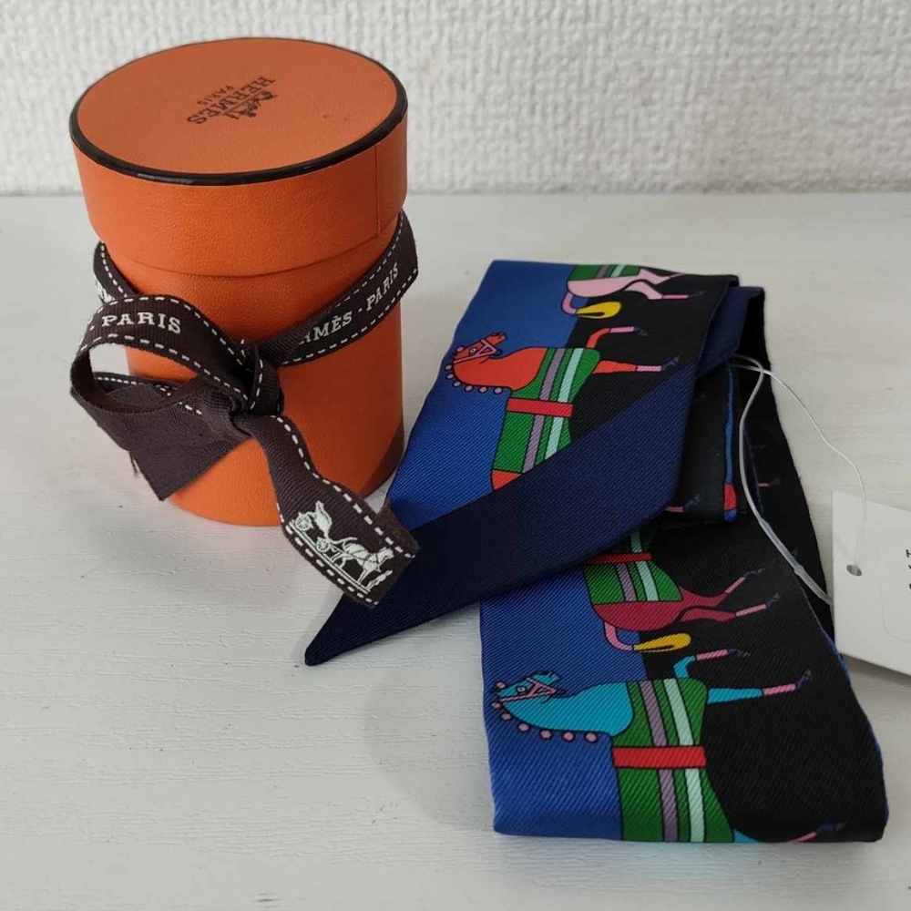 HermèsTwilly 86 silk neckerchief